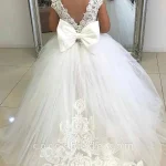 Robe demoiselle d&rsquo;honneur blanche dentelle fleurs nœud évènements mariage communion compétition