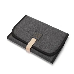 Pochette rangement organisation accessoires polyester texture textile gris foncé fermeture rabat design moderne élégant pratique Pochette rangement organisation accessoires polyester texture textile gris foncé fermeture rabat design moderne élégant pratique