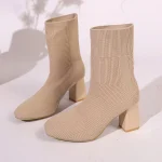 Bottines courtes en tricot pour femmes style moderne talons carrés semelle caoutchouc hiver 2025 couleur beige clair confortable et élégante