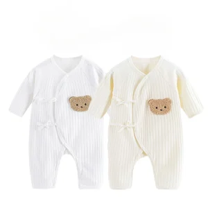 Ensemble bébé combinaison longues manches coton bio blanc crème 2 pièces accessoires incluant poche ours adorable naissance 01 ans