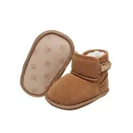 Chaussons de neige pour bébé doux et chauds intérieur nouveauné antidérapant confortable design moderne idéal pour les toutpetits couleur brun