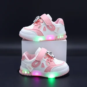 Baskets lumineuses enfants sneakers LED multicolore style sportif design moderne accessoire enfant ludique