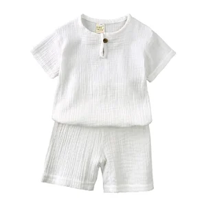 Ensemble vêtements enfant Koi Fairy 2 pièces short shirt coton gaufré blanc style minimaliste bouton bois bébé garçon fille summer