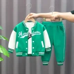 Ensemble Vêtements Enfant Confortable 3 Pièces Bomber Jacket Vert avec Tshirt et Pantalon Élastique Mode Enfant Décontractée Usage quotidien et Activités Extérieures