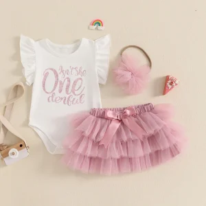 Tenue d’anniversaire pour bébé fille ensemble 3 pièces body en coton jupe en tulle accessoires festifs style mignon et élégant idéal pour événements Tenue d’anniversaire pour bébé fille ensemble 3 pièces body en coton jupe en tulle accessoires festifs style mignon et élégant idéal pour événements