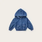 Veste en denim pour enfant avec capuche et poches style moderne bleu vêtements bébé 24 ans collection automne 2023