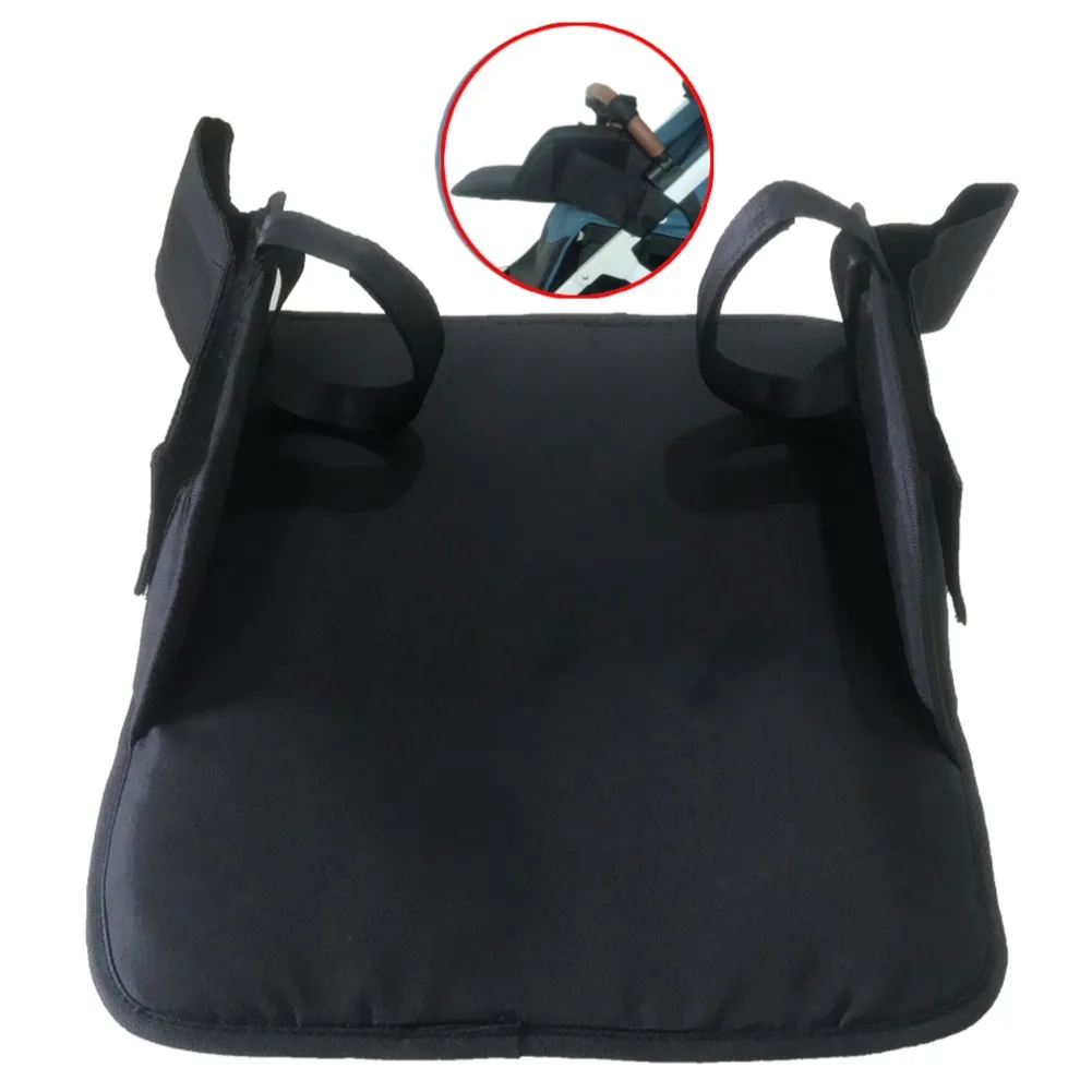 Coussin de sécurité pour siège de poussette accessoire bébé confortable tissu synthétique durable fixation sécurisée design minimaliste idéal pour promenades quotidiennes