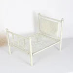 Lit miniature vintage en métal pour poupées accessoires de décoration style romantique idéal pour photographie et collection