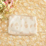 Portefeuille en tissu pour bébé nouveauné sécurité style fin motifs champignons couleur beige clair design épuré usage quotidien cadeau original poussettes accessoires bébé