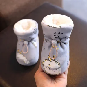 Chaussures de premiers pas pour bébé chaussons intérieurs en velours doux et chaud design licorne semelle douce unisex 01 ans