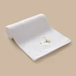 Couverture bébé coton tricoté douce style ours mignon 100x80cm nouvelle naissance fille garçon plaid poussette emmaillotage confort thermique texture douce moderne minimaliste