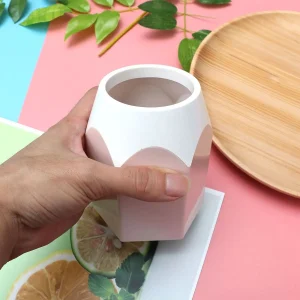 Vase Décoratif Design Moderne Couleur Blanche et Rose Doux Matériau Lisse Bureau ou Chambre bébé Accessoire Élégant et Pratique