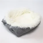 Coussin peluche chat chien nid confort doux intérieur extérieur gris blanc texture douce support surélevé design moderne minimaliste