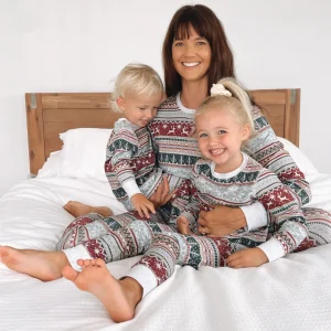 Ensemble pyjama familial Noel 2025 doux et stylé pour maman papa et enfants 2 pièces imprimé Noel matériau confortable idéal pour fêtes Ensemble pyjama familial Noel 2025 doux et stylé pour maman papa et enfants 2 pièces imprimé Noel matériau confortable idéal pour fêtes