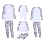 Ensemble pyjama famille noel tissu doux motifs festifs adultes et enfants confort nuit occasions spéciales