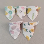 Bandanas pour animaux de compagnie style mode 5 pièces motifs colorés design ludique accessoires pour chiens usage quotidien cadeau original