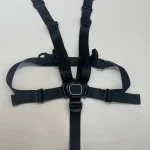 Harnais 5 points poussette bébé sécurité matériaux durables design ergonomique usage extérieur