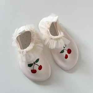 Chaussons enfants intérieur style pieds nus tissu coton motif cerise rose pâle tulle beige
