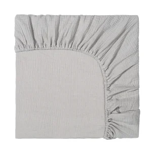 Draphousse bébé en coton mousseline housse matelas ajustée design moderne minimaliste gris clair pour lit bébé Draphousse bébé en coton mousseline housse matelas ajustée design moderne minimaliste gris clair pour lit bébé