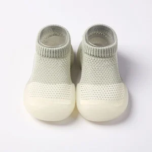 Chaussures d&rsquo;été respirantes pour bébés, chaussures de sol antidérapantes à fond souple et chaussettes en soie glacée, chaussures en maille fine – ES3910