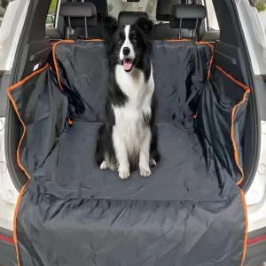 Housse coffre protection animaux  Doublure imperméable pour SUV  Design moderne avec accents orange  Protège intérieur véhicule contre poils et saleté