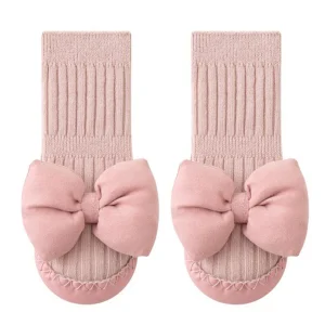Chaussettes mignonnes pour bébé fille douces et antidérapantes rose poudré avec nœud idéales pour la maison et les promenades Chaussettes mignonnes pour bébé fille douces et antidérapantes rose poudré avec nœud idéales pour la maison et les promenades