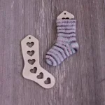 Lot de 2 chaussettes en bois pour nouveauné blocage doux et sécuritaire présentaire en bois naturel avec cœurs cadeau adorable pour bébé équipement bébé