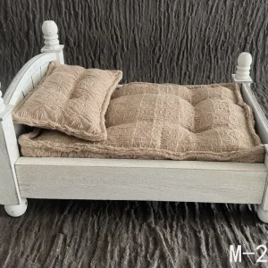 Lit miniature pour poupée set 2 pièces matelas et oreiller décoration lit bébé style traditionnel blanc et beige accessoire jeu et collections