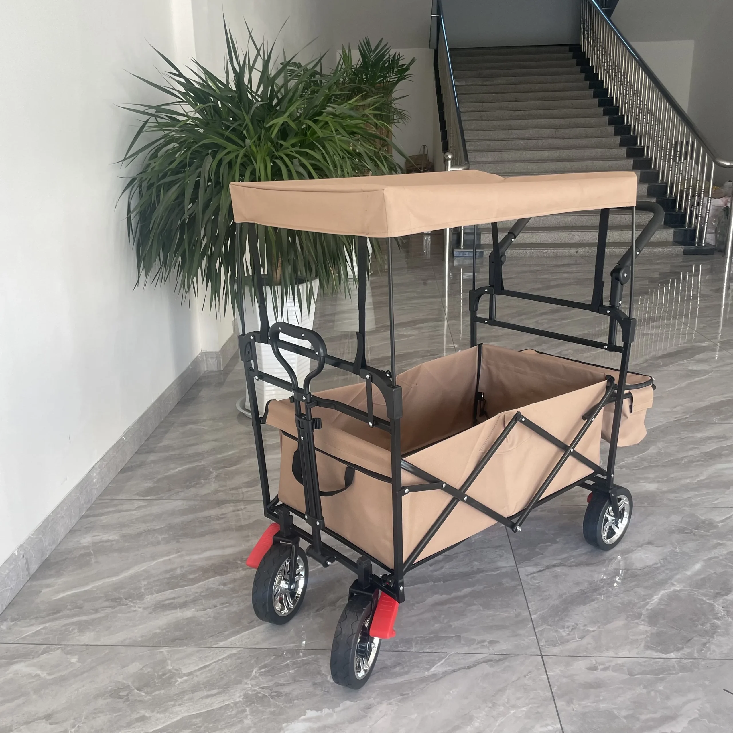 Poussette pliable utilitaire 2025 avec auvent plateau métal roues larges rangement détachable design moderne transport enfants