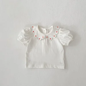 Tshirt bébé Ha Yi col festonné motifs rouges style vintage été 2025 13 ans coton doux vêtement bébé confortable look mignon usage quotidien Tshirt bébé Ha Yi col festonné motifs rouges style vintage été 2025 13 ans coton doux vêtement bébé confortable look mignon usage quotidien