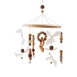 Mobile bébé en bois naturel perles colorées tissu doux stimulation visuelle chambre bébé 012 mois design épuré éveil sensoriel cadeau naissance