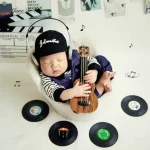 Tenue de photographie pour nouveauné ensemble d&rsquo;accessoires photo bébé rocking costume casquette de baseball noire haut rayé gilet bleu pantalon