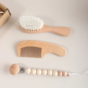 Coffret cadeau personnalisé bébé ensemble brosse peigne doux cheveux jouet en bois idée cadeau baptême réception bébé cuir chevelu sensible 024 mois style naturel