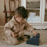 Ensemble sweatshirt et pantalon pour enfants 46 ans style sportif hiver chaud unisexe coton spandex mode enfant qualité premium