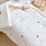 Couverture d’emmaillotage en coton pur mousseline pour bébé lit bébé brodée ours pour nouveauné garçon fille swaddle housse poussette 4 saisons beige peluche accessoire