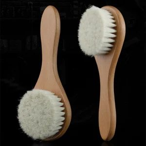 Brosse à poils doux pour bébé accessoire de soins capillaires en bois design épuré usage quotidien et voyage