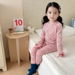Pull et jupe à carreaux pour filles vêtements de boutique pour enfants style preppy JK tenue grise ensemble 2 pièces tricots Kawaii bébé fille 27 ans nouveau