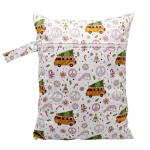 Coussin décoratif Noël sapin bonhomme neige motifs VW combi années 60 70 fêtes famille intérieur déco hivernale coloré unique