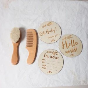 Ensemble brosse et peigne bébé coffret cadeau naissance bois naturel plaque annonce personnalisable accessoires soins cheveux bébé nouveauné Ensemble brosse et peigne bébé coffret cadeau naissance bois naturel plaque annonce personnalisable accessoires soins cheveux bébé nouveauné