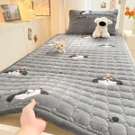 Couverture matelassée animaux bébé douce imprimé design cosy literie enfant tissu velouté 100% polyester