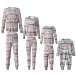Ensemble pyjama de Noël en famille manches longues col rond motif multicolore vêtements de nuit maman papa enfants look festif