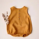 Romper bébé unisexe en lin et coton combinaison sans manches pour nouveauné col rond boutons en bois couleur jaune moutarde 024 mois