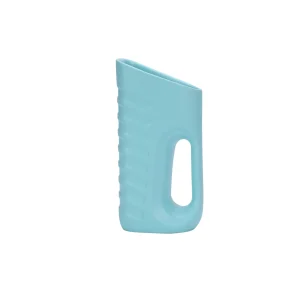 Support incliné pour bouteilles ou gobelets en plastique bleu pastel pour bébé accessoire de bain ou de change pratique design moderne et épuré Support incliné pour bouteilles ou gobelets en plastique bleu pastel pour bébé accessoire de bain ou de change pratique design moderne et épuré
