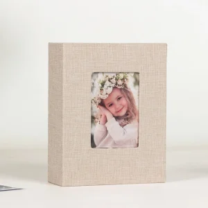 Cadre photo intérieur design minimaliste beige naturel pour afficher des souvenirs famille bébé déco élégante moderne Cadre photo intérieur design minimaliste beige naturel pour afficher des souvenirs famille bébé déco élégante moderne