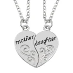 Collier pendentif maman fille cœur gravé bijou métal argenté mode anniversary gift