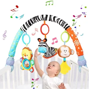 Arc de poussette ajustable avec jouets suspendus pour bébé compatible lit de berceau chaise d’alimentation et siège auto matériau en peluche doux musical et sécuritaire Arc de poussette ajustable avec jouets suspendus pour bébé compatible lit de berceau chaise d’alimentation et siège auto matériau en peluche doux musical et sécuritaire