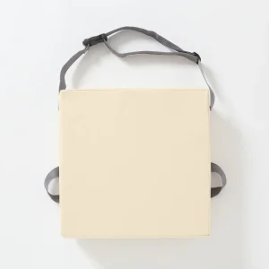 Sac à dos carré minimaliste beige nylon polyester ajustable bretelles poignées transport quotidien style moderne durable