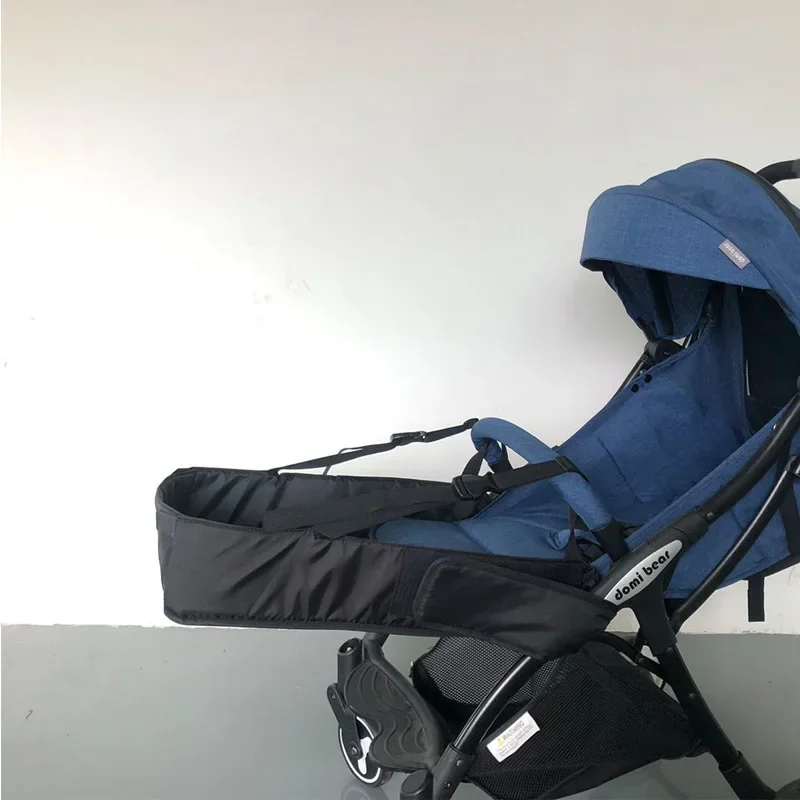 Reposepieds universel pour poussette plateau de rangement en tissu noir fixation facile avec sangles ajustables accessoire bébé pratique et sécuritaire