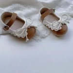Chaussures coréennes pour bébés filles 02 ans style princesse nœud décoratif semelle antiglissante cuir PU automne 2024