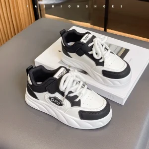 Chaussures de sport enfants sneakers blanches et noires design moderne antidérapantes confortables enfants 46 ans décontractées Outdoor
